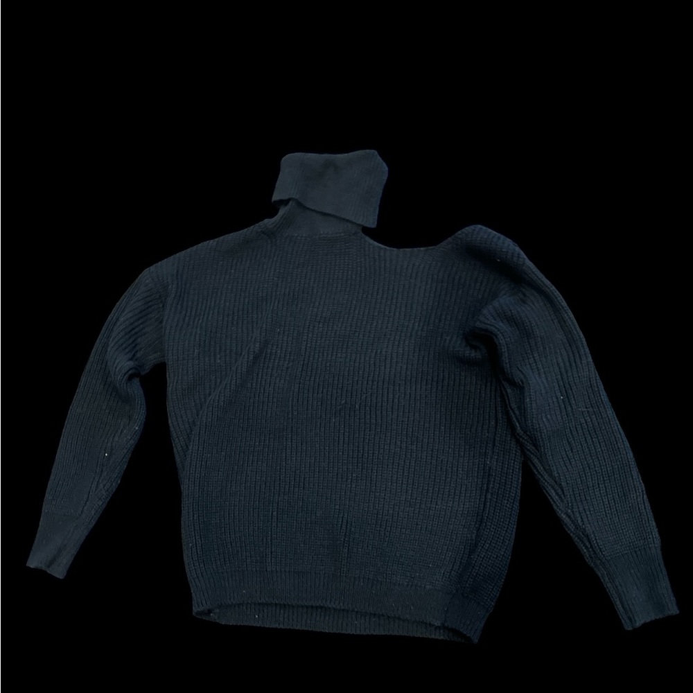 One shoulder M turtleneck black sweater